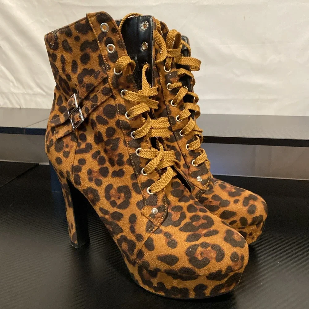 Women's Cheetah‎ Print Boots Size 10 (42)